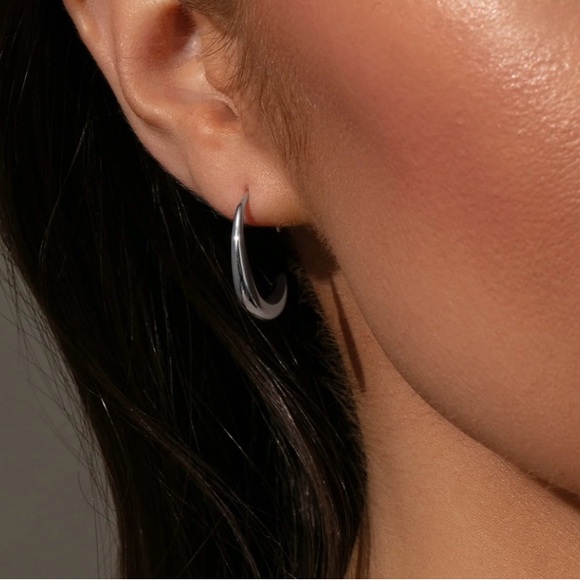 NEW Uncommon James Silver Dewdrop Hoop Earrings - Picture 2 of 5